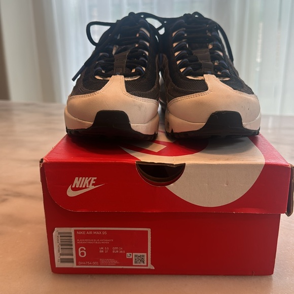 Nike Air Max 95 - Picture 8 of 10